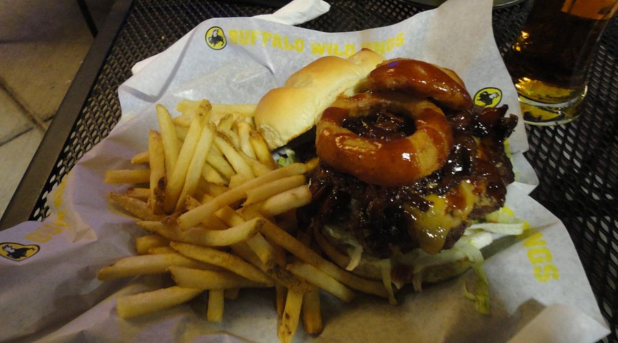 Есть ли во вторник крылья за полцены в Buffalo Wild Wings?