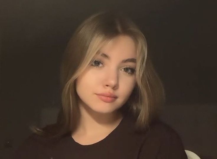 Как правильно держать девушку в вальсе?