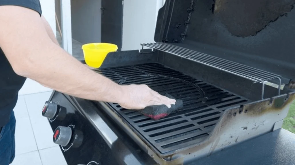 Можно ли мыть гриль Weber под давлением?