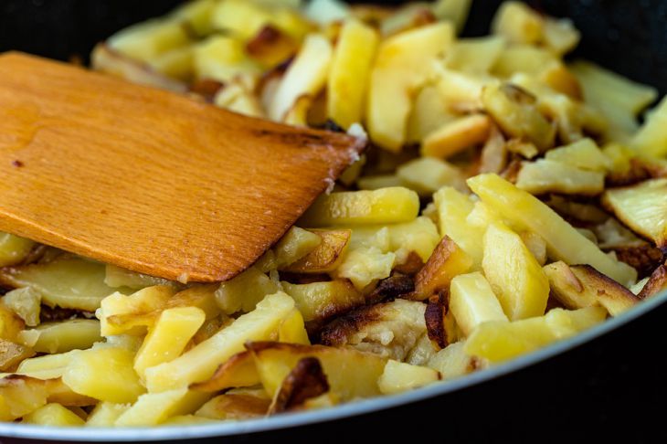 Можно ли вымачивать картофель перед жаркой?