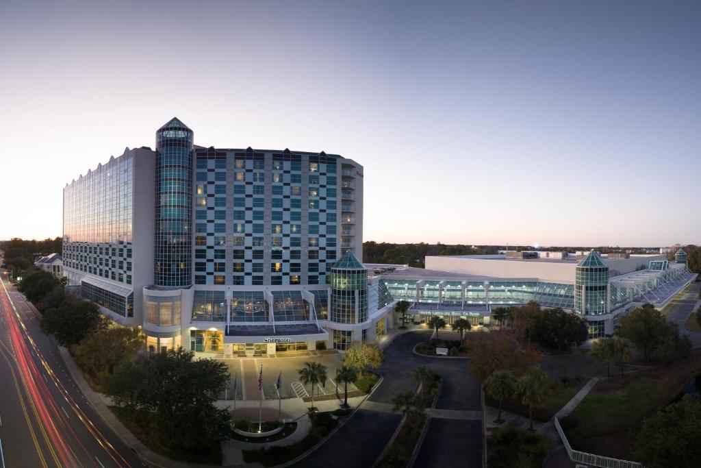 Разрешено ли размещение с домашними животными в отеле Sheraton Myrtle Beach?